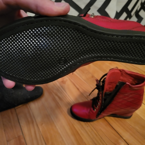 Red Shoes - Picture 4 of 4